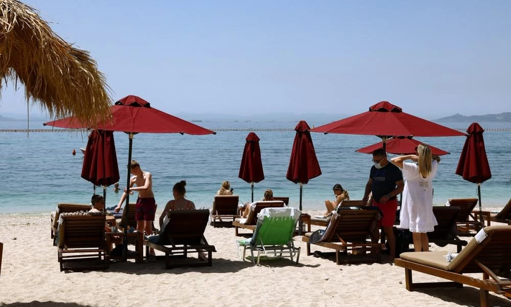 «Φιλί της ζωής» από τους εμβολιασμένους τουρίστες στον παγκόσμιο τουρισμό